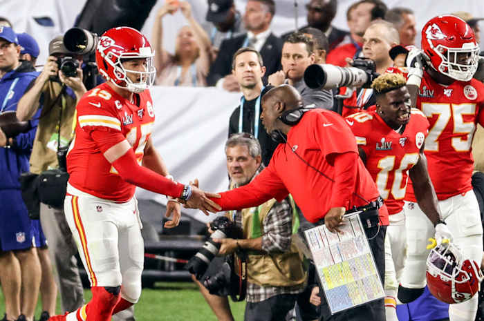 Eric Bieniemy congratulates Patrick Mahomes during Super Bowl LIV